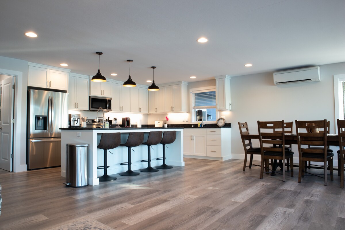 Full kitchen