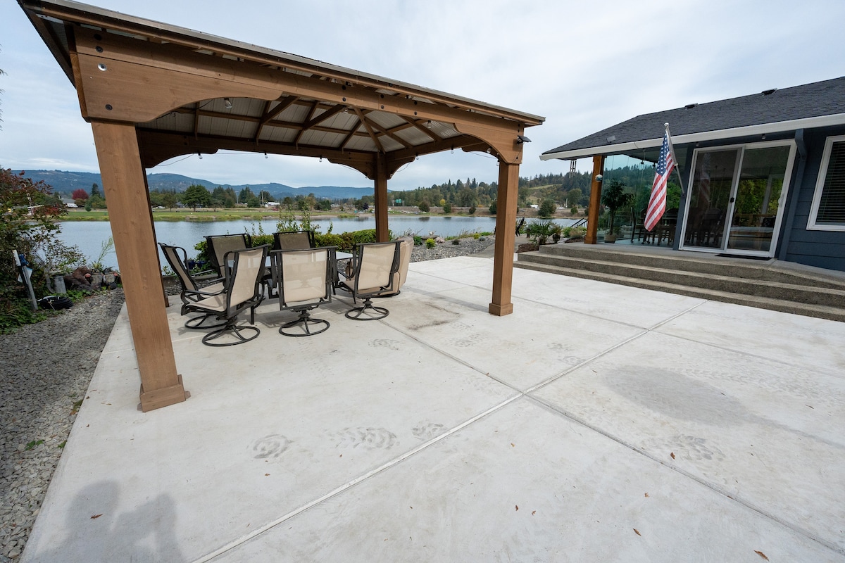 Lakefront patio