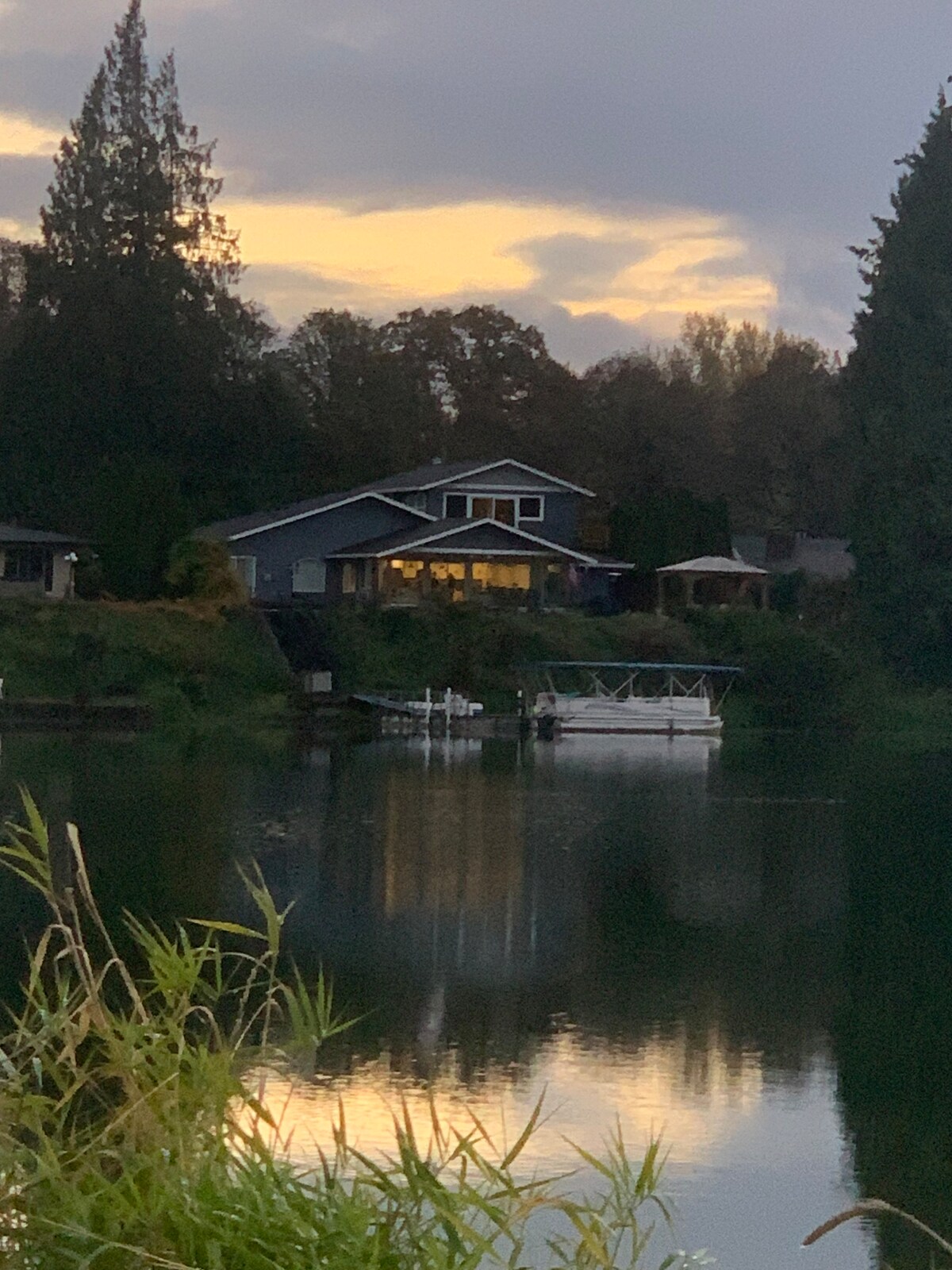 Horseshoe Lake House at twilight